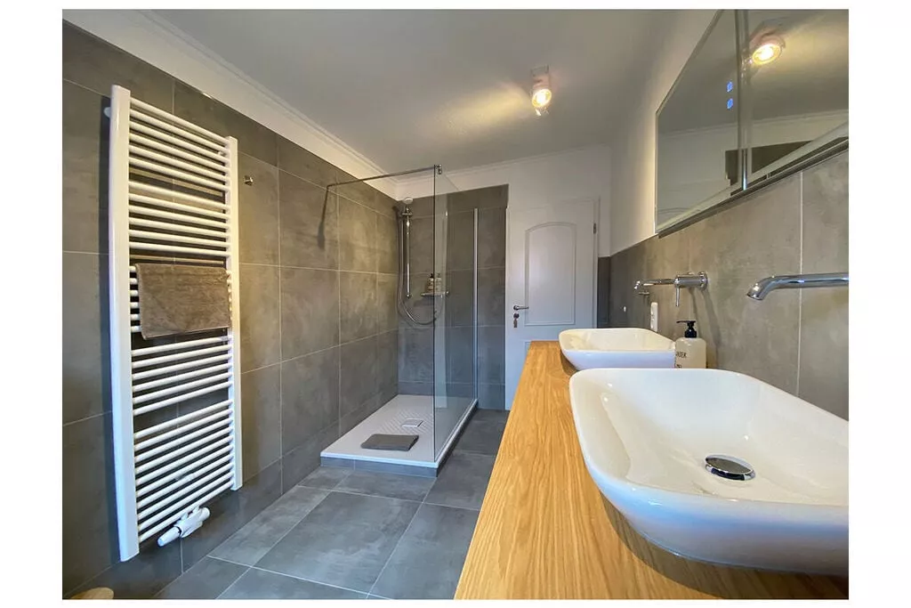 342623-Bathroom
