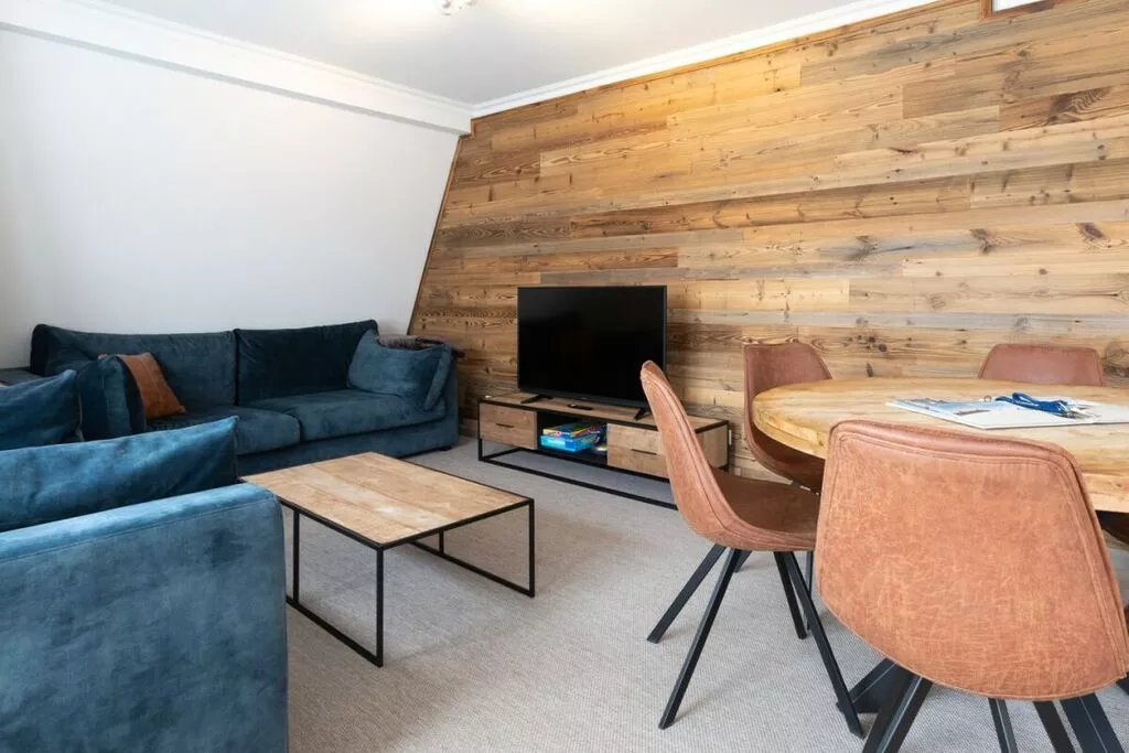 342623-Dining room