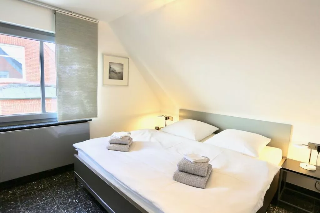 383519-Bedroom