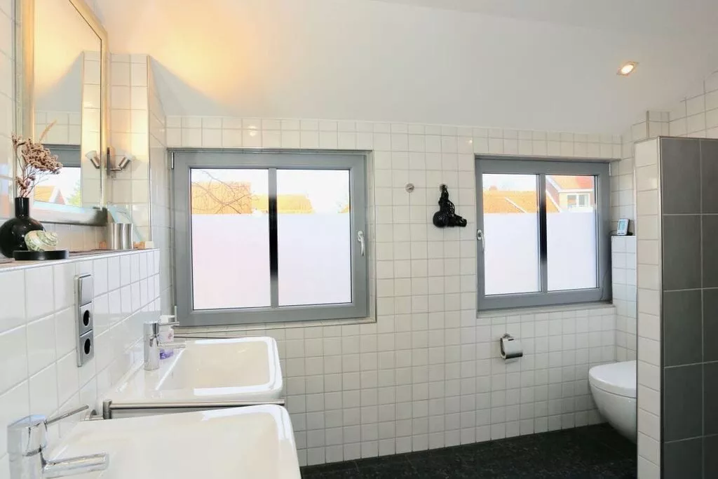 383519-Bathroom