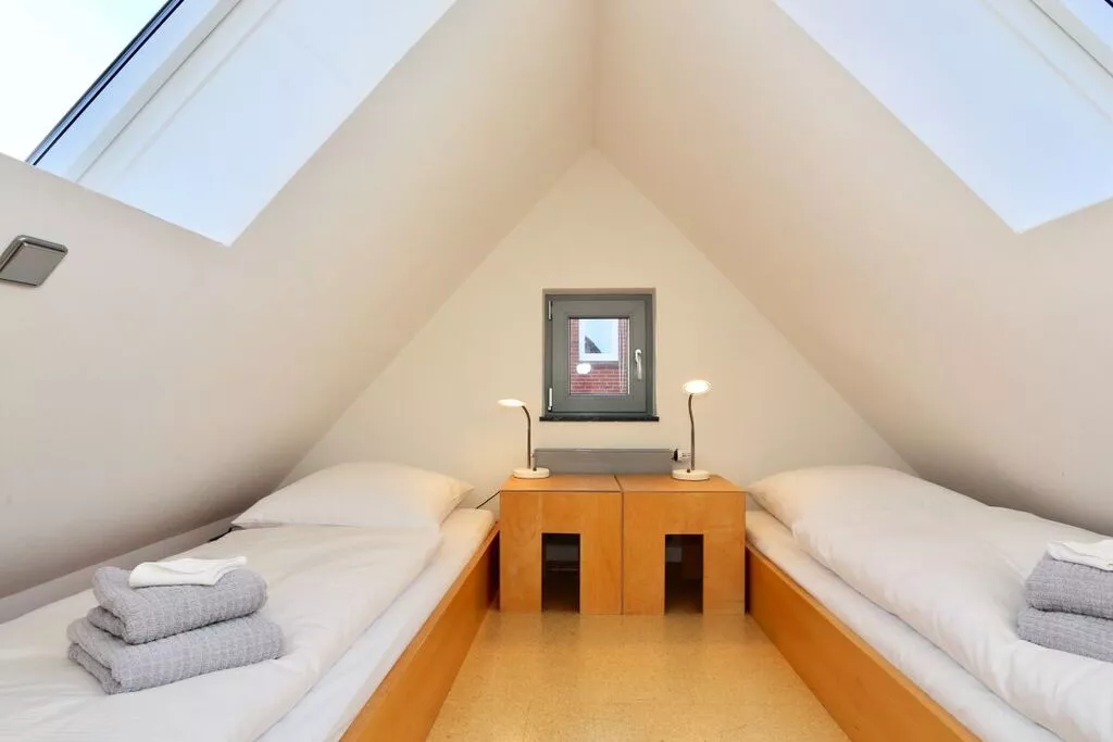 383519-Bedroom