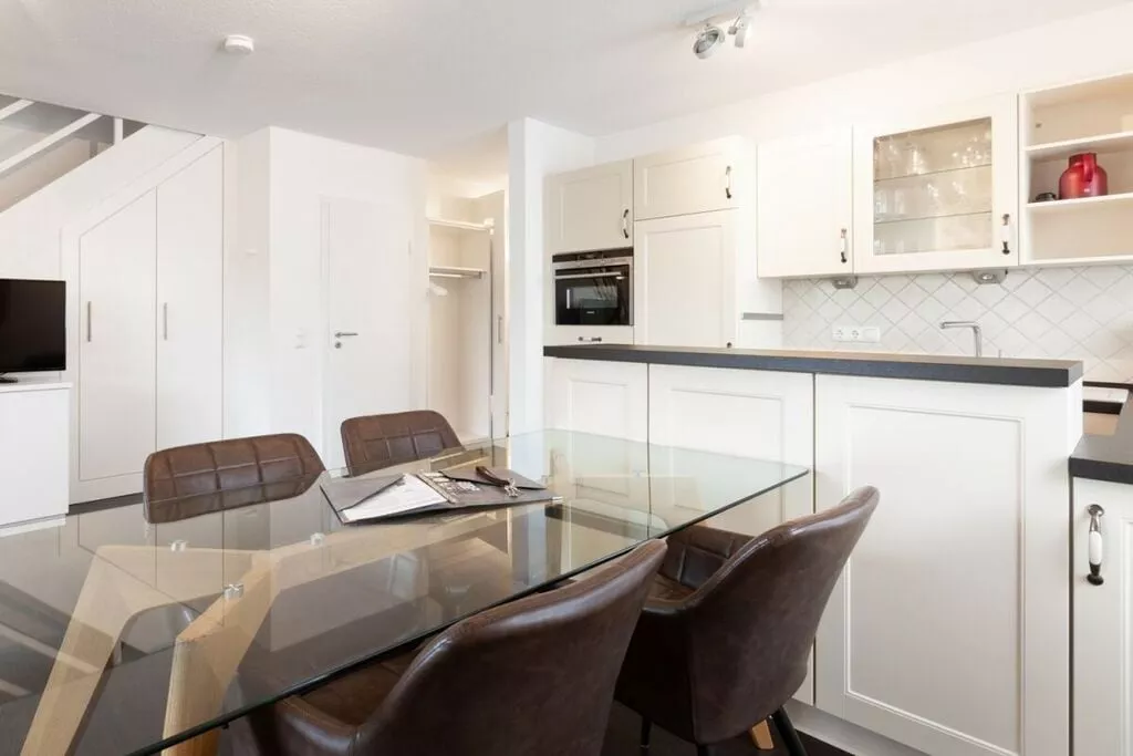 382021-Dining room