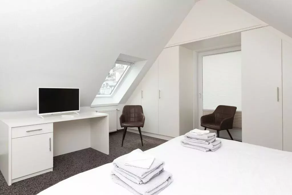 382021-Bedroom