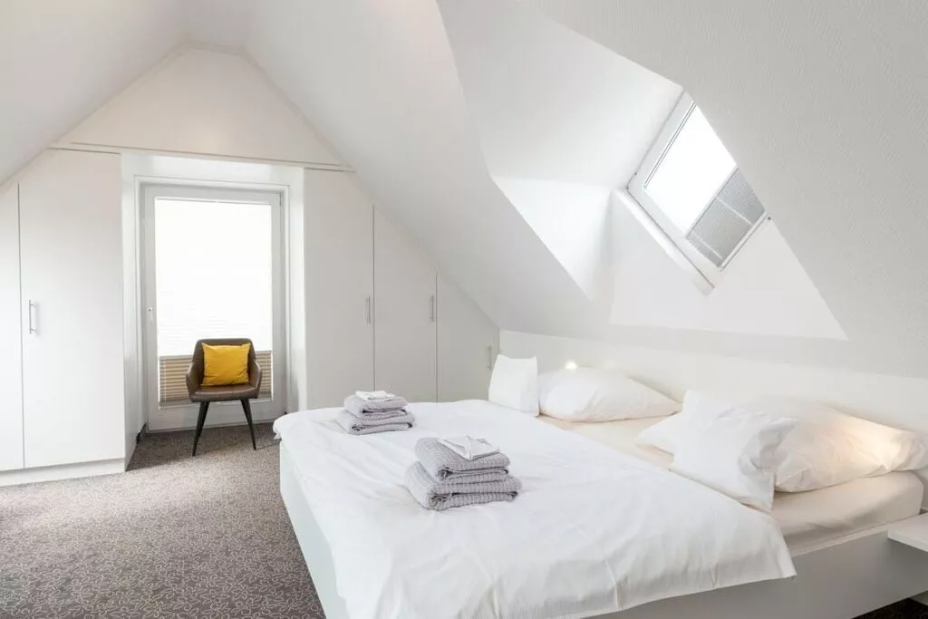 382021-Bedroom