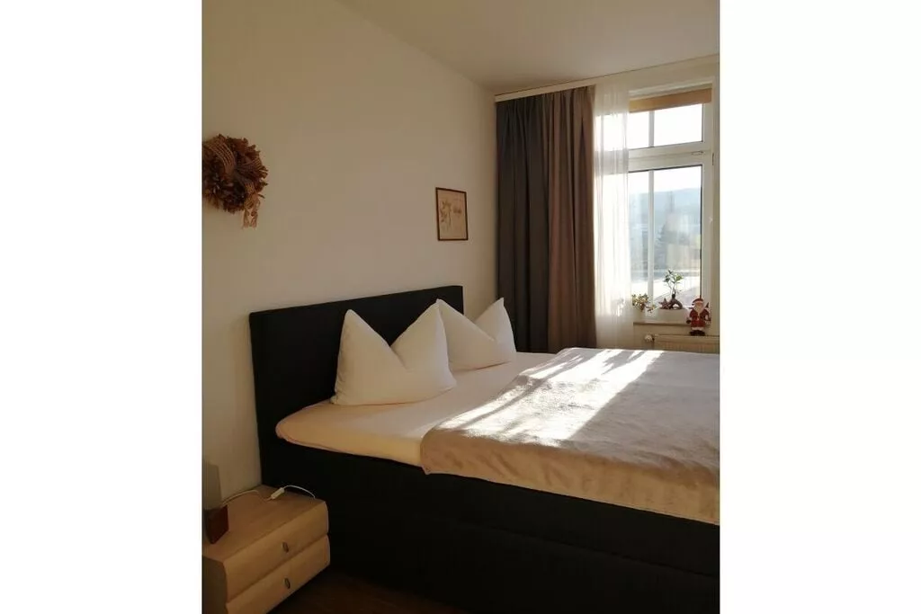 45166-Bedroom