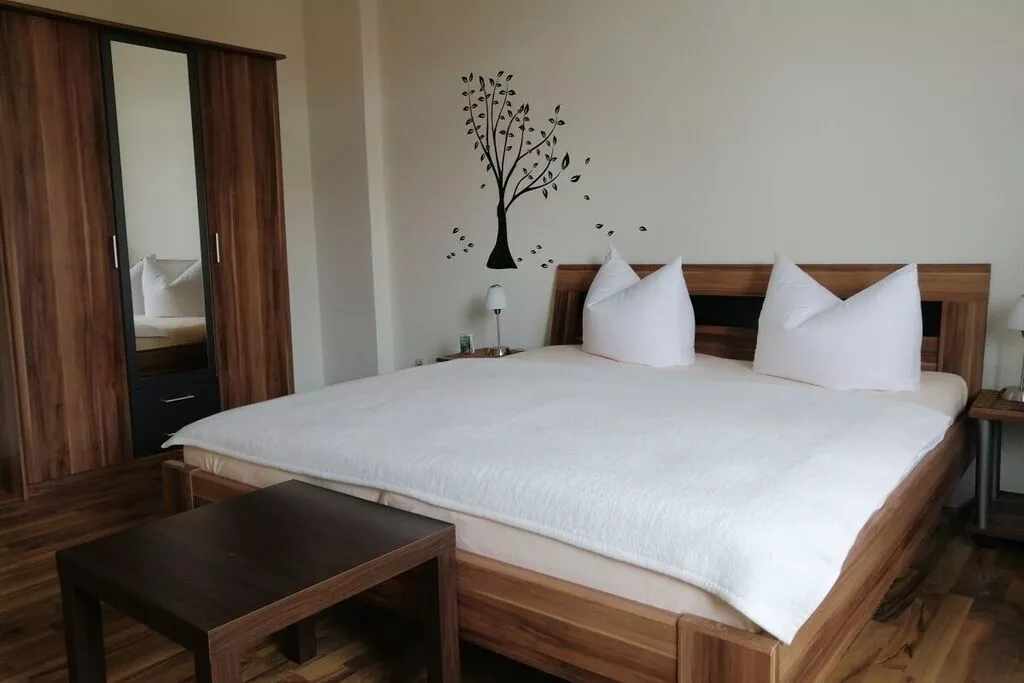 45166-Bedroom