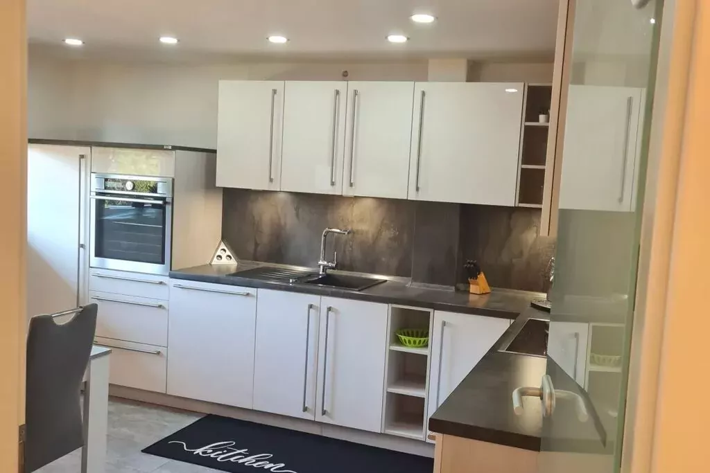 407939-Kitchen