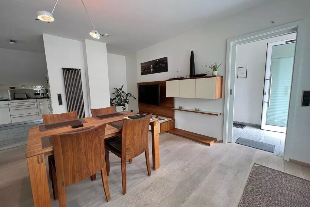 407067-Dining room