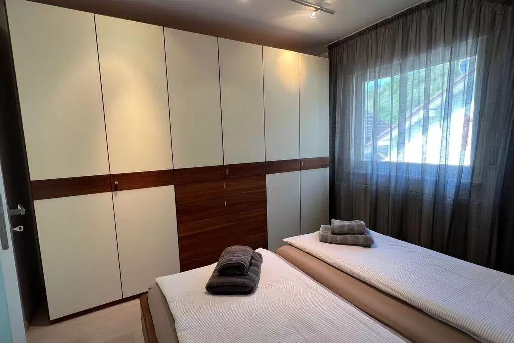 407067-Bedroom