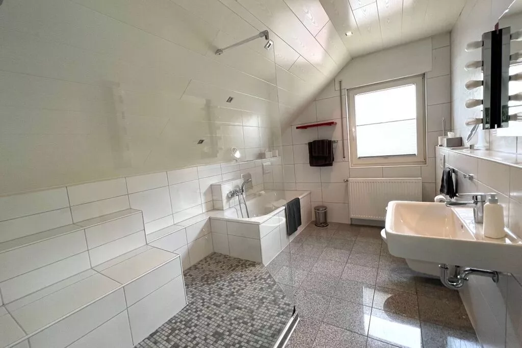 407067-Bathroom