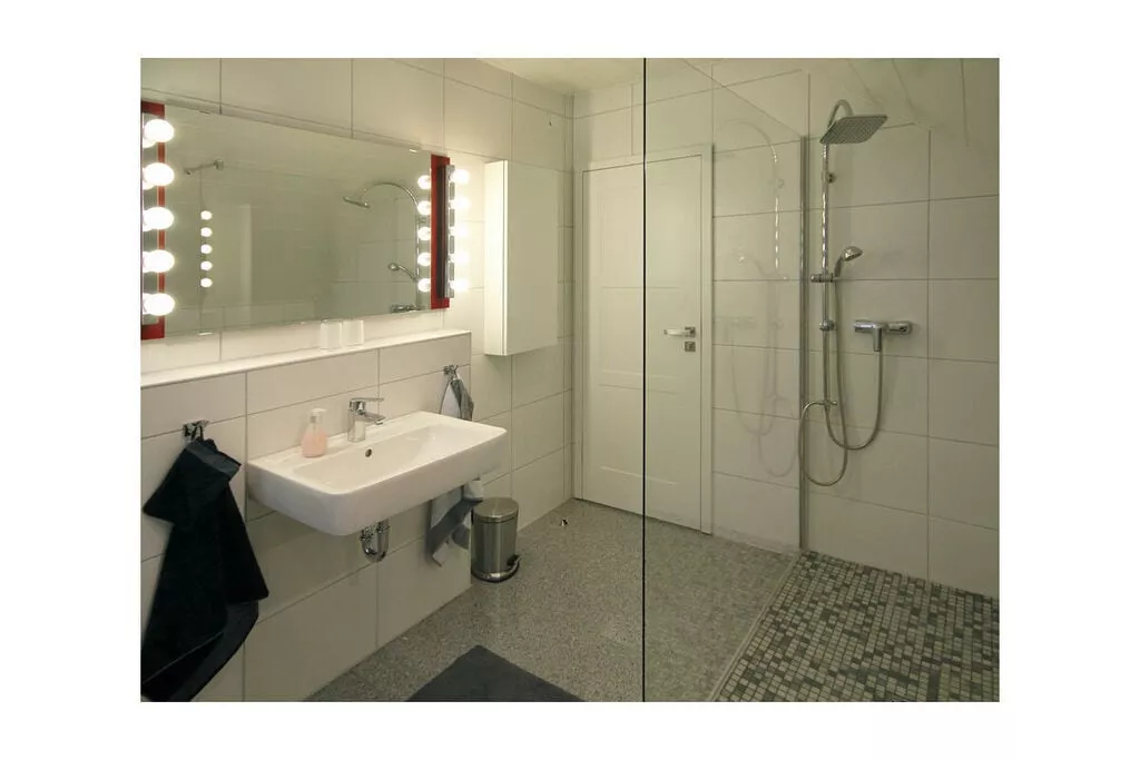 407067-Bathroom