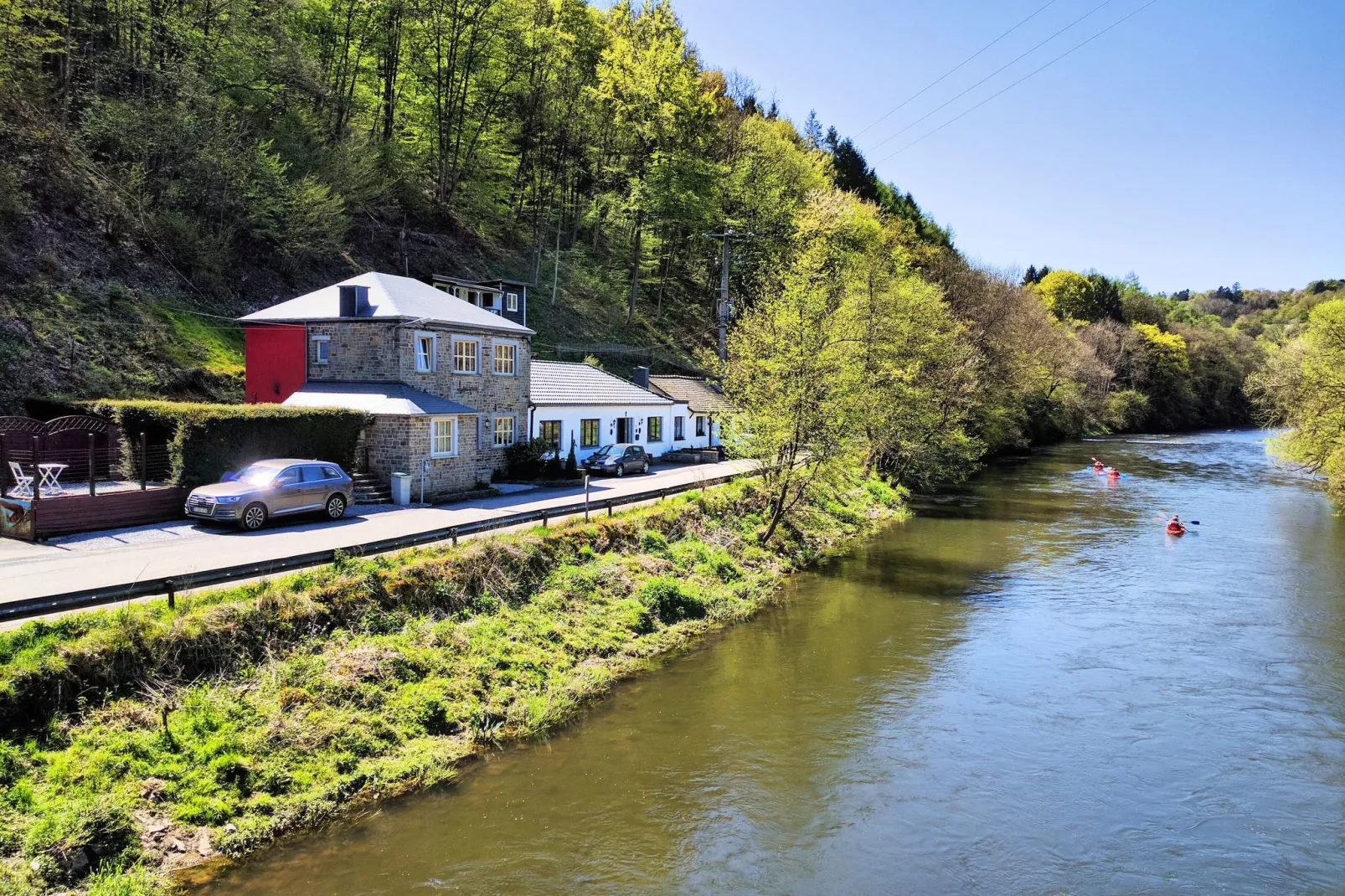 Maison sur Ourthe-Außenbereich Sommer