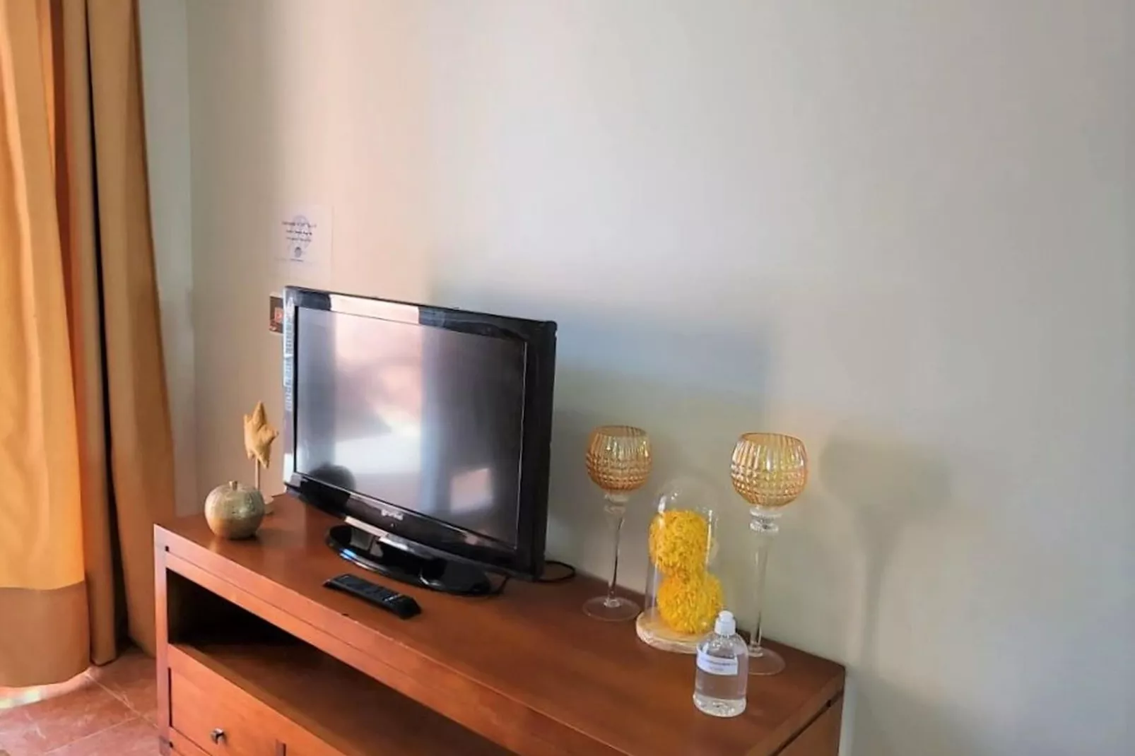 Bajo con terraza jardín y piscina privada-Living room