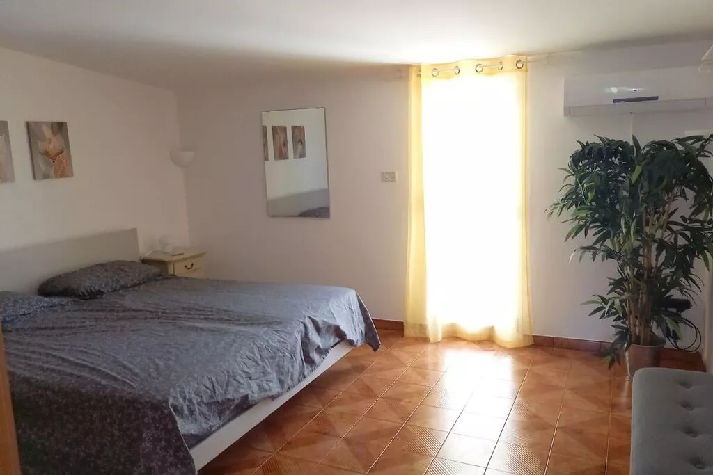 201456-Bedroom