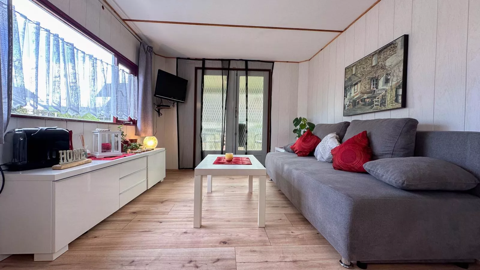 Enjoy 4-Living room
