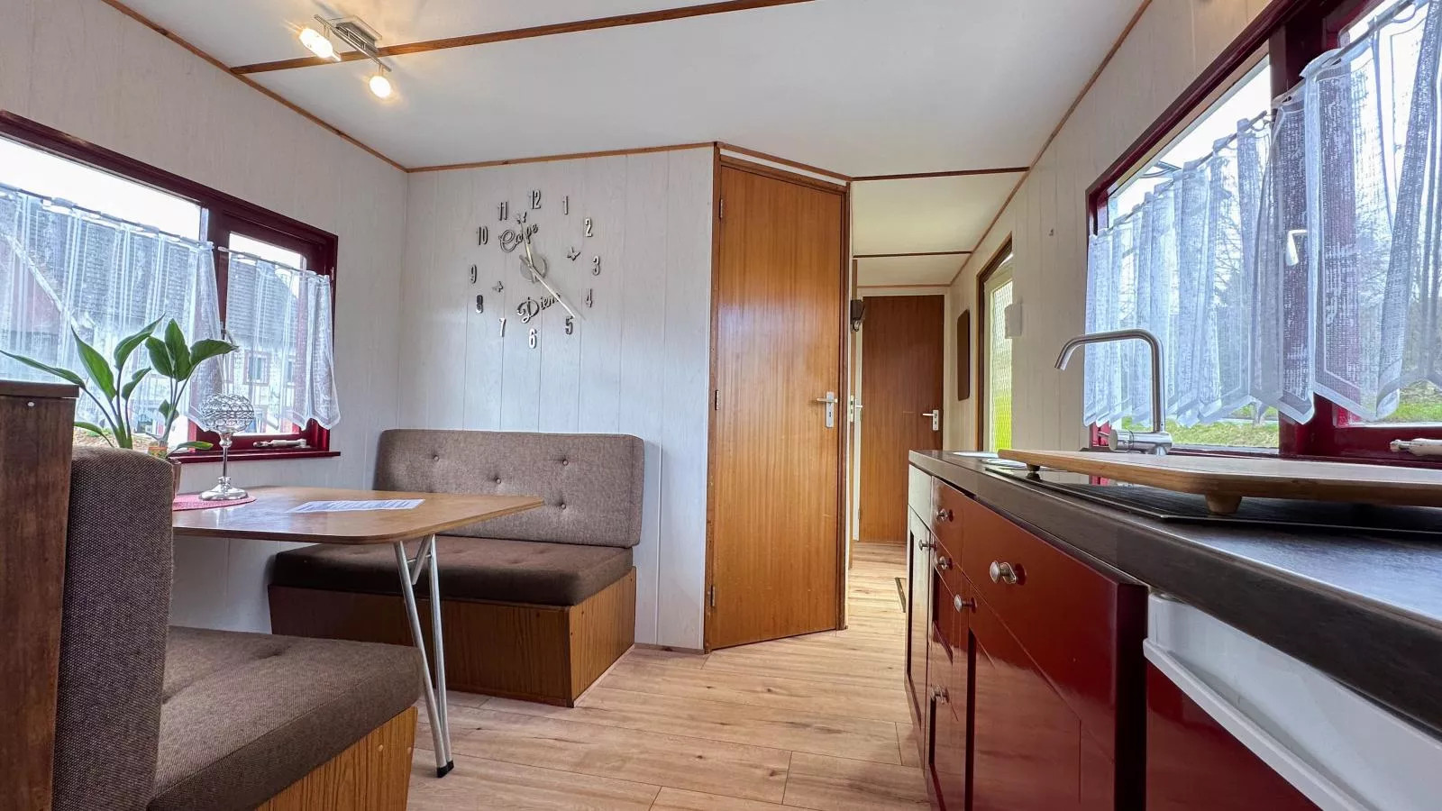 Enjoy 4-Dining room