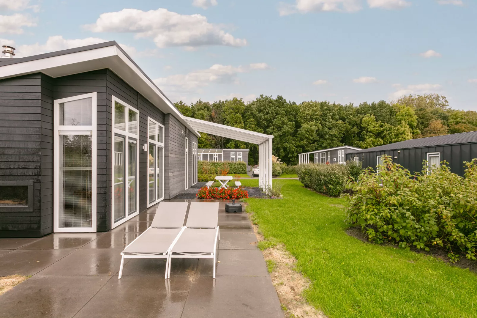 Water Resort Oosterschelde 70-Gardens summer