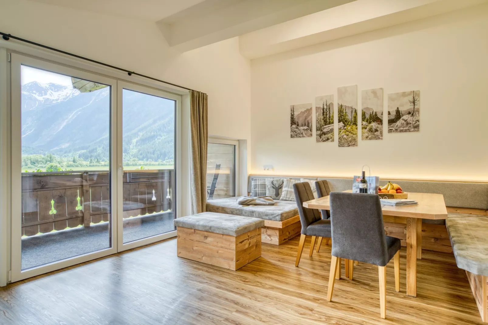 Haus Ferien-Dining room