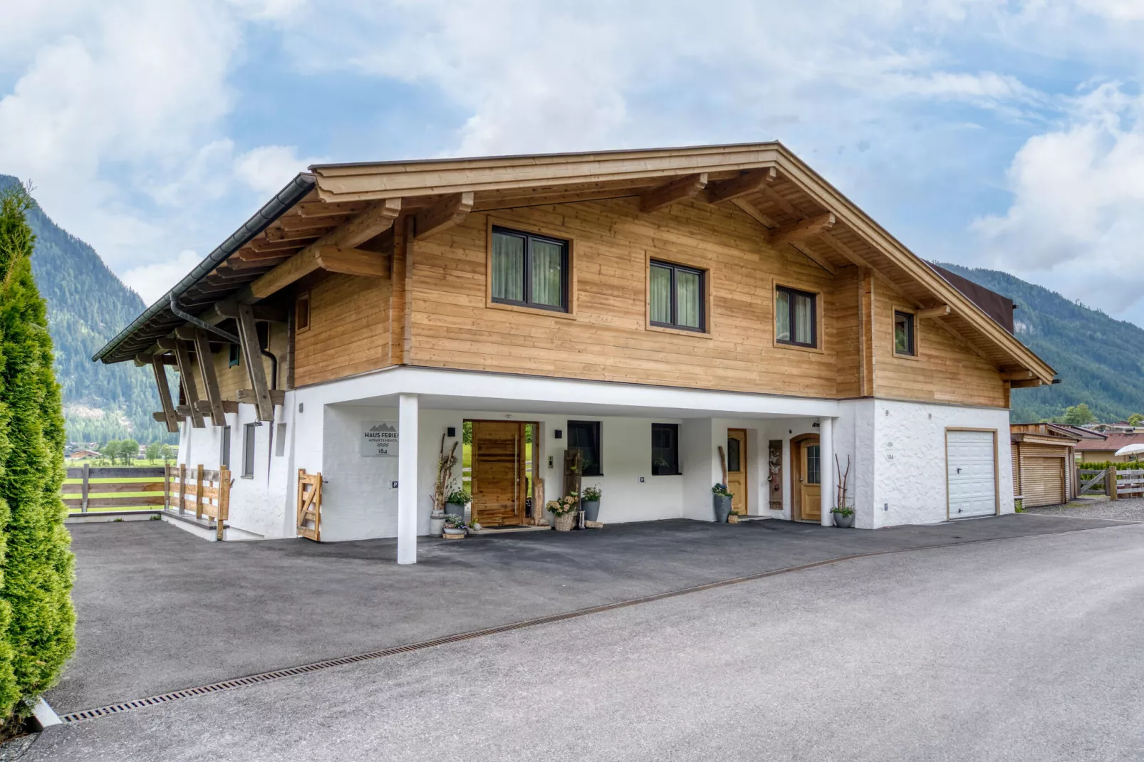 Haus Ferien-Exterior summer
