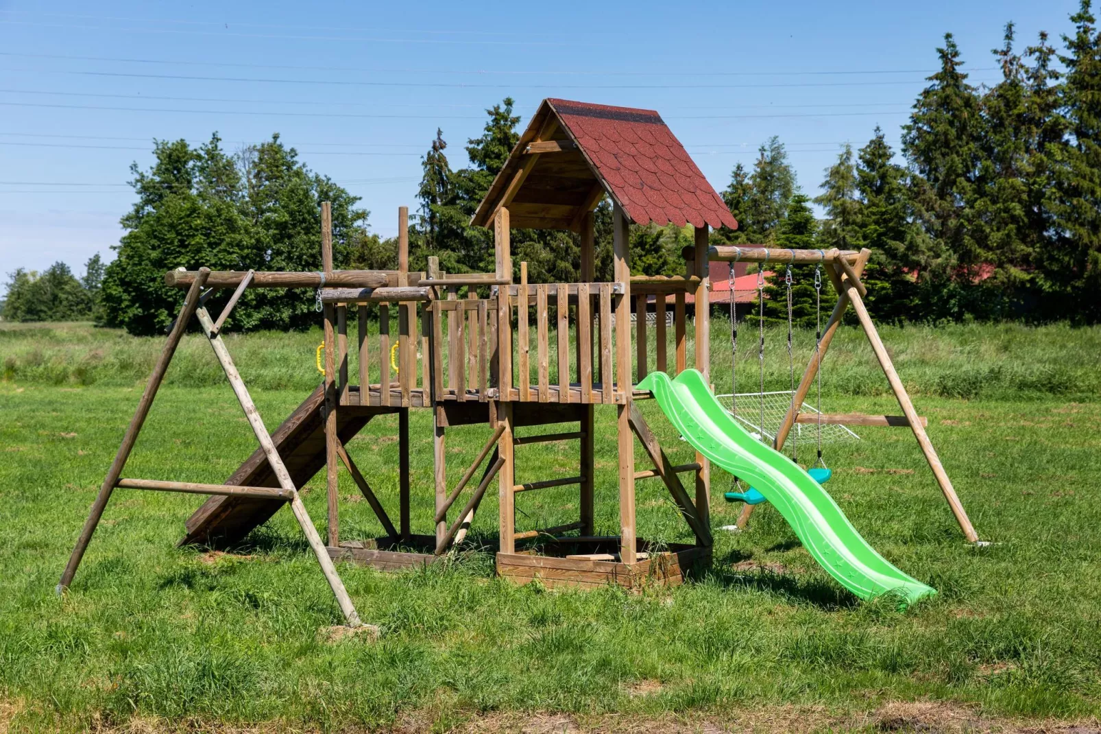 Komfortowe domki wakacyjne dla 4 osób w Lędzinie-Gardens summer