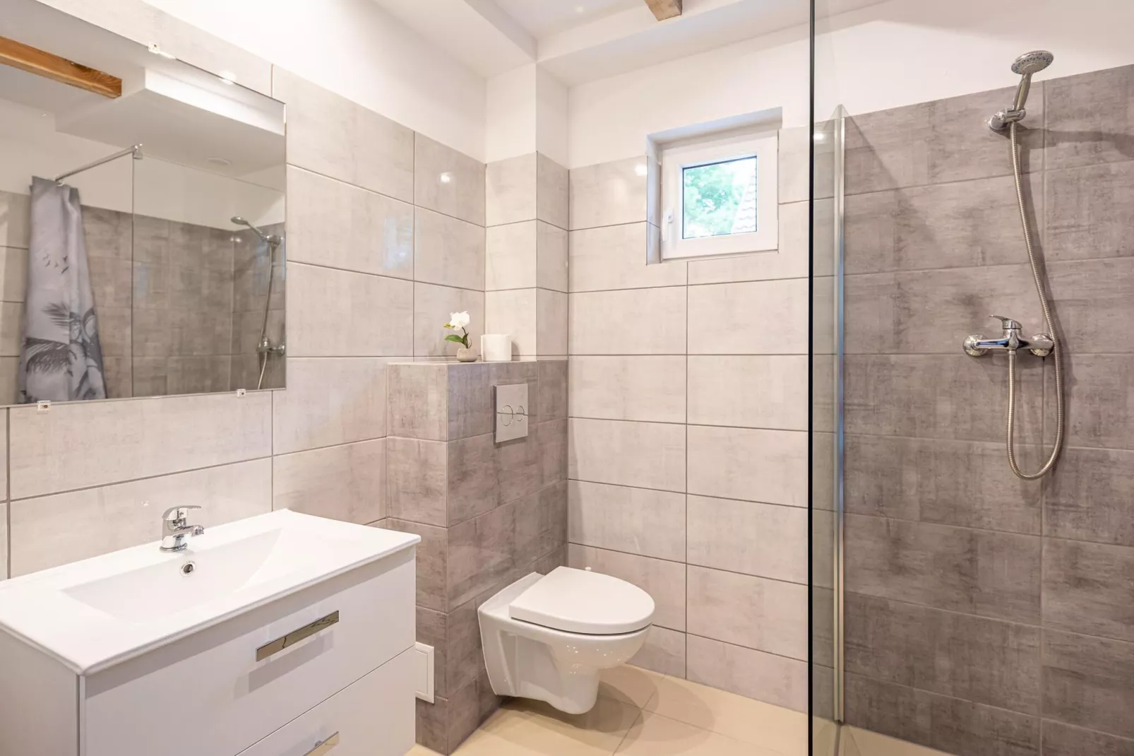 Komfortowe domki wakacyjne dla 6 osób w Lędzinie-Bathroom