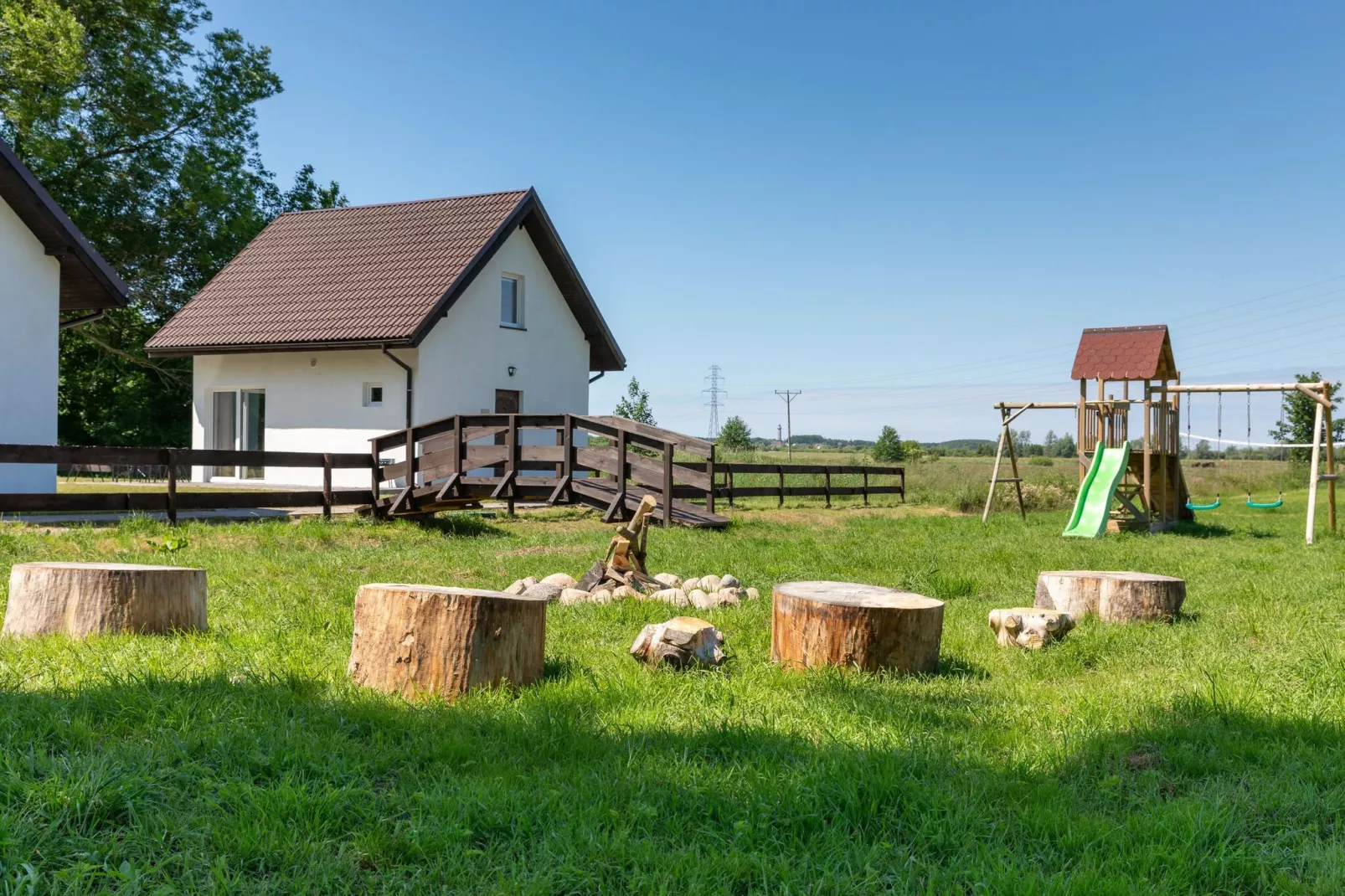 Komfortowe domki wakacyjne dla 6 osób w Lędzinie-Gardens summer