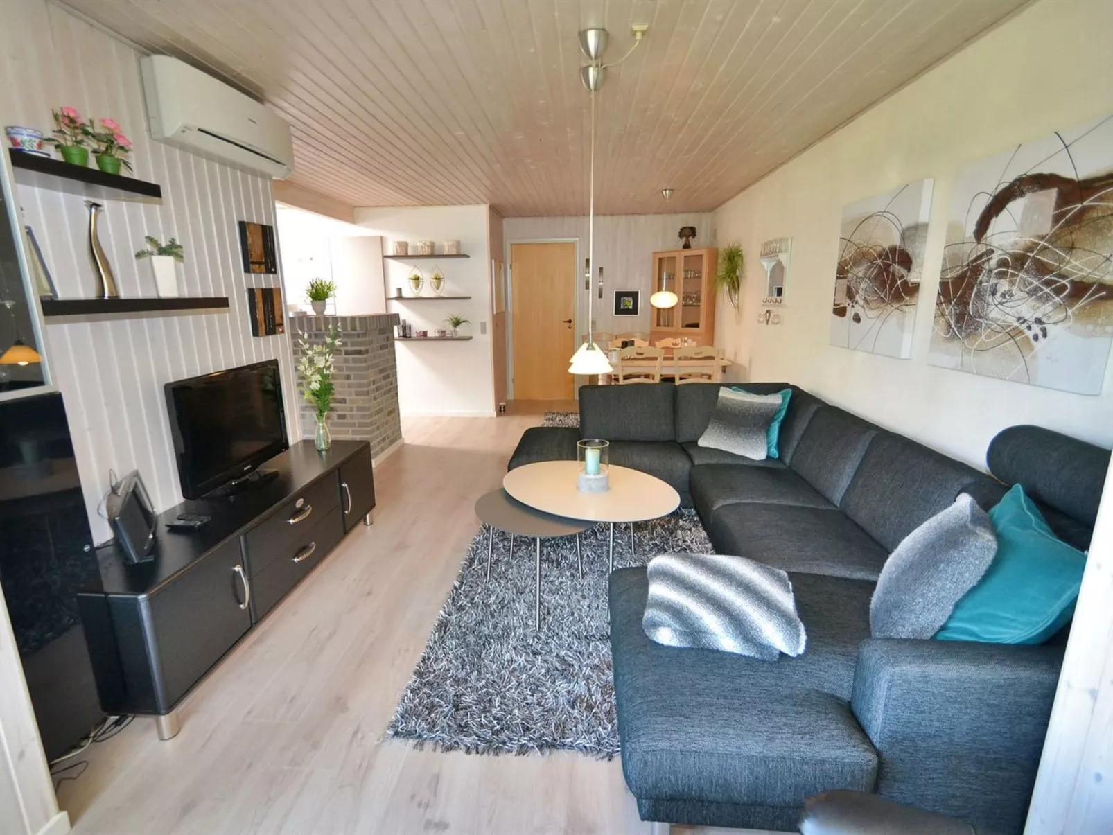 "Geert" - 900m from the sea-Inside