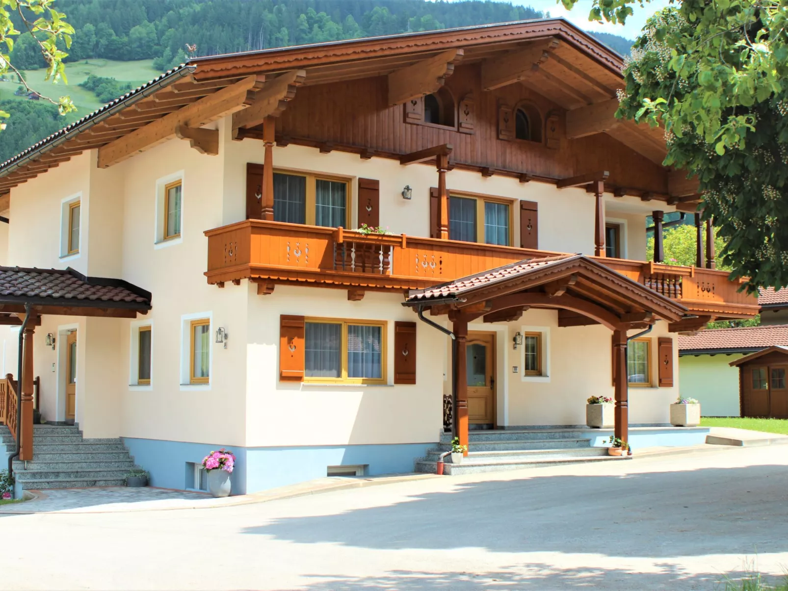 Apartment Wallischer Johann-Draußen
