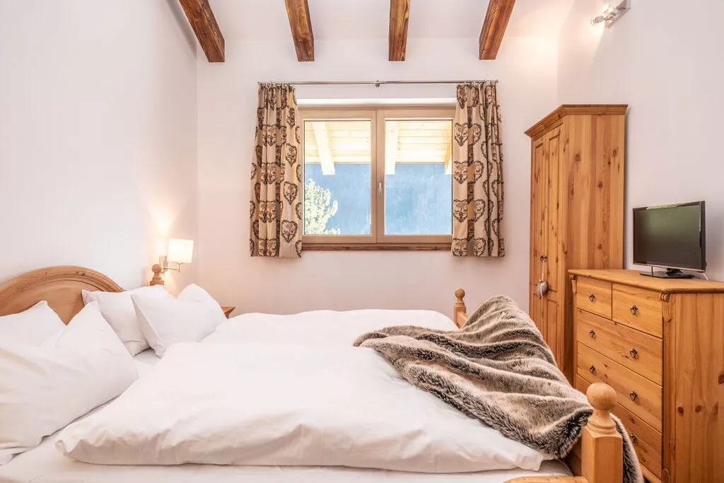 323654-Bedroom