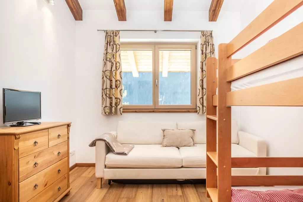 323654-Bedroom