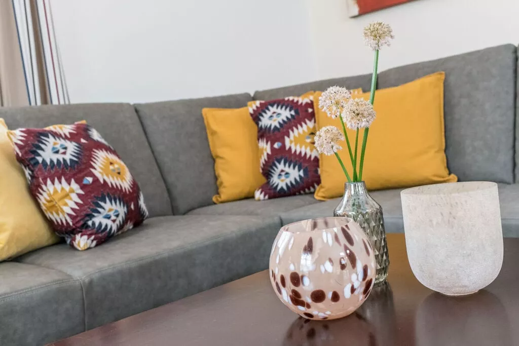 61854-Living room