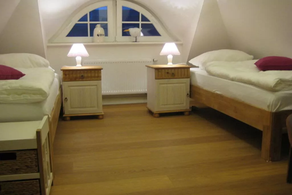 87125-Bedroom