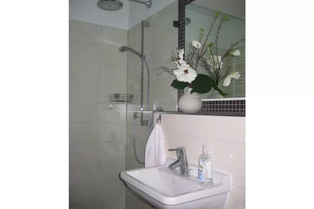 87125-Bathroom