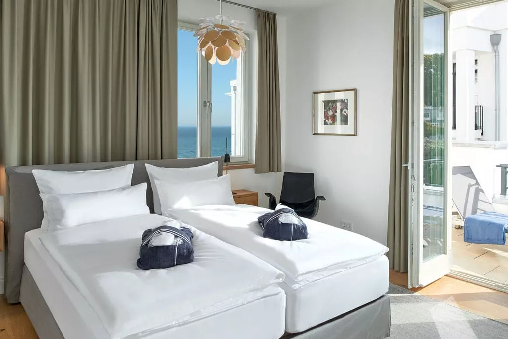 279458-Bedroom