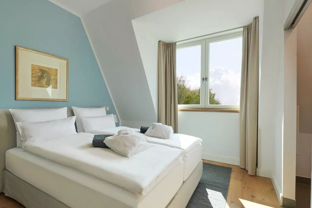 279458-Bedroom