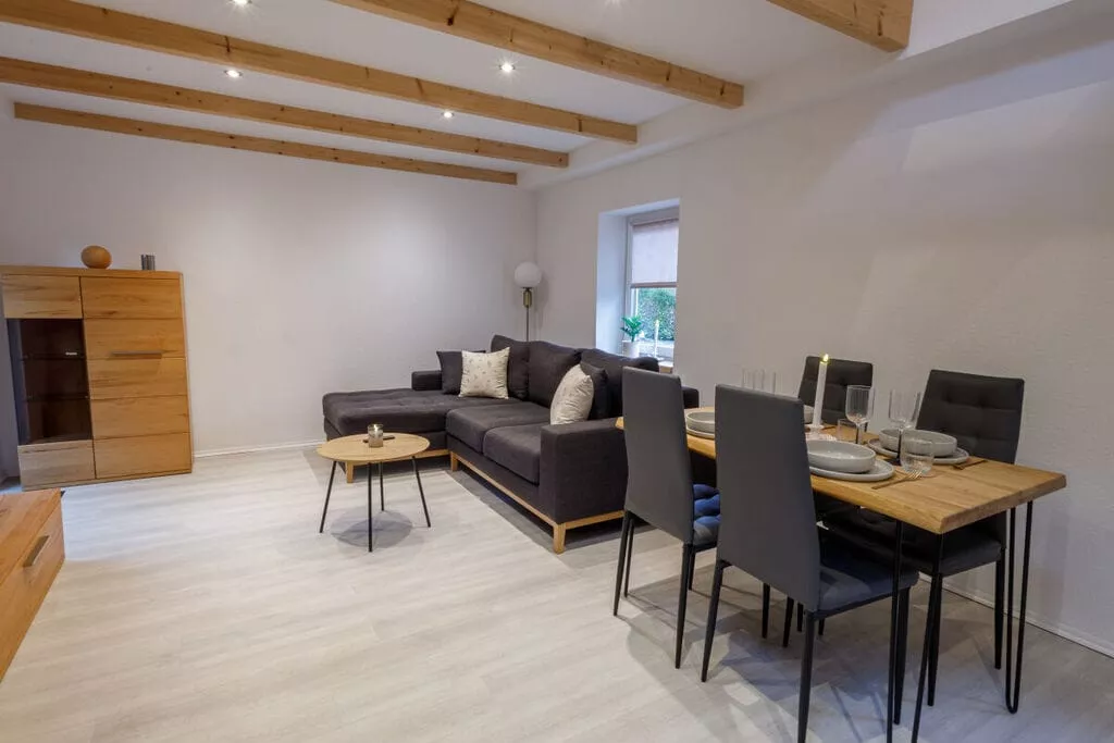 473926-Dining room