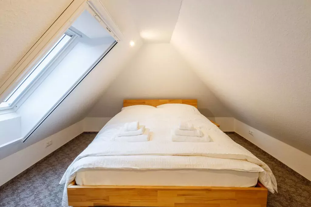 473926-Bedroom