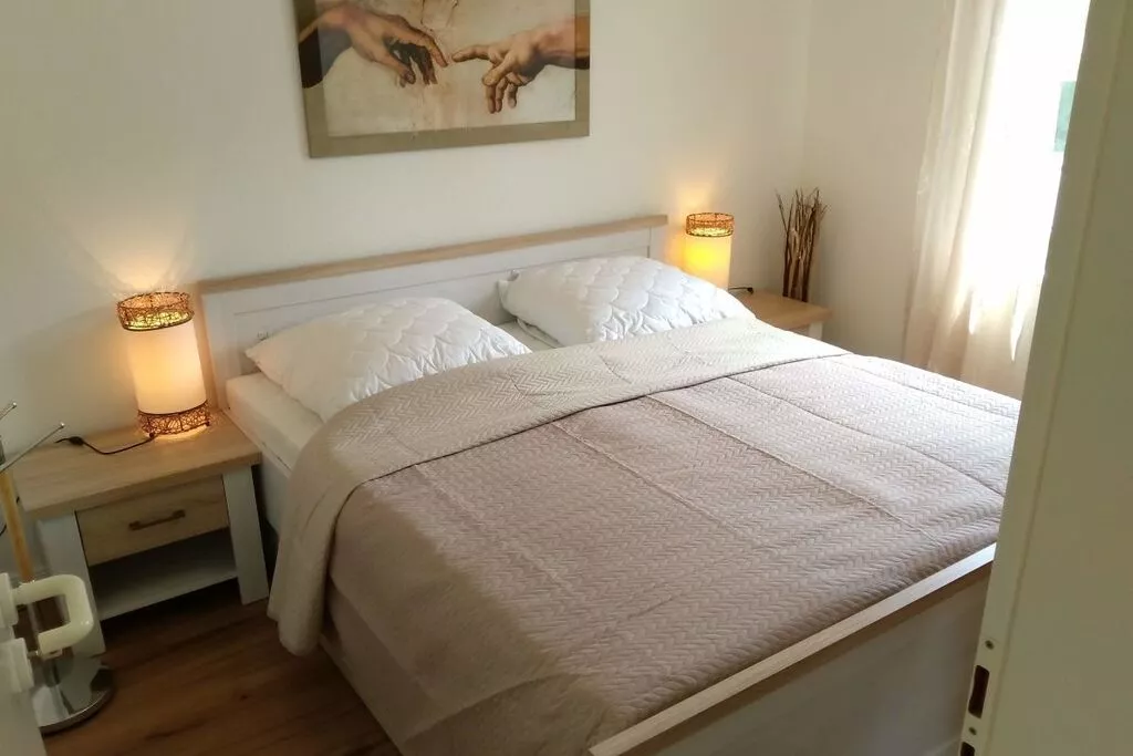 58060-Bedroom
