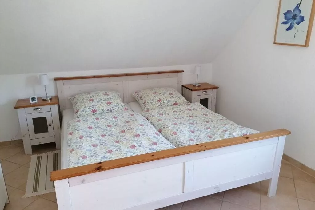 317552-Bedroom