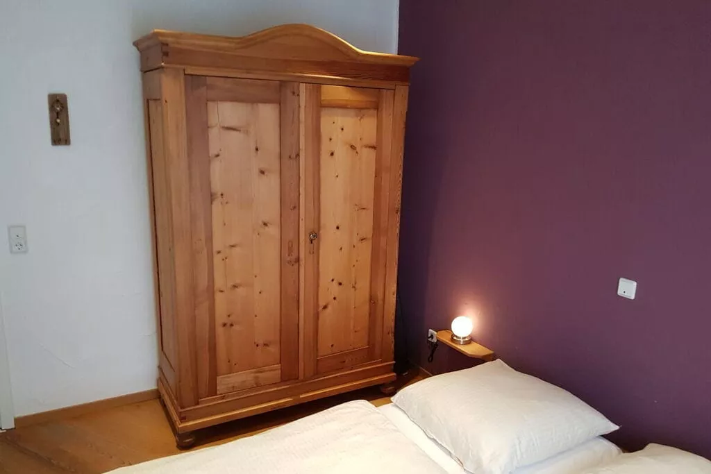 98565-Bedroom