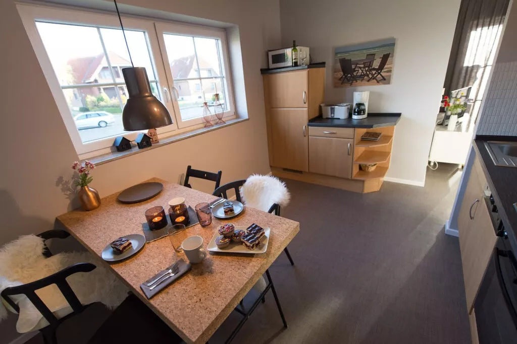 95329-Dining room
