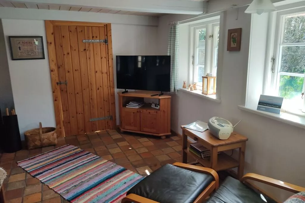 95994-Living room