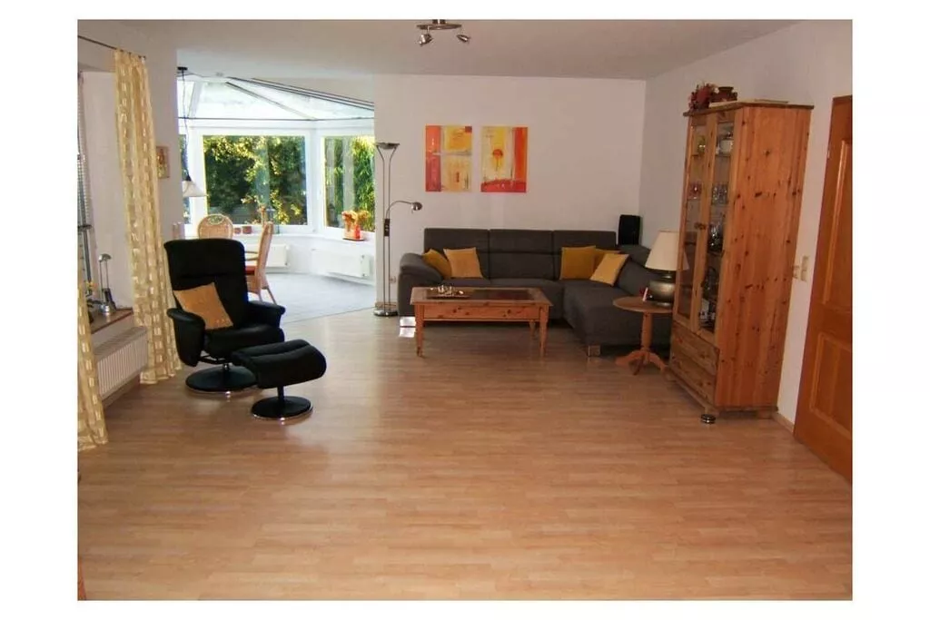 288200-Salon