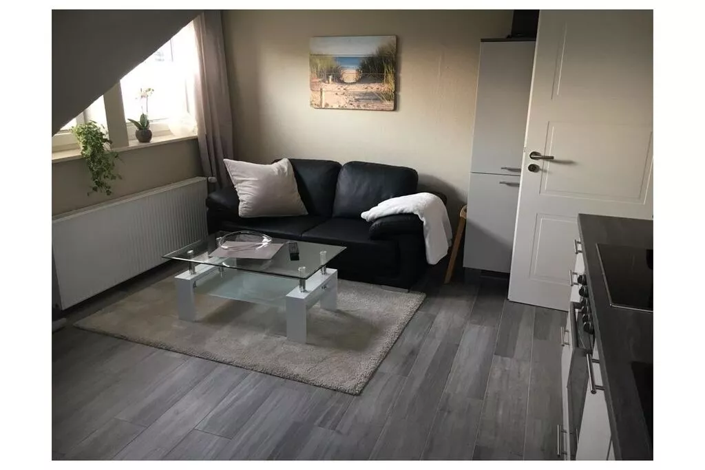 270846-Living room