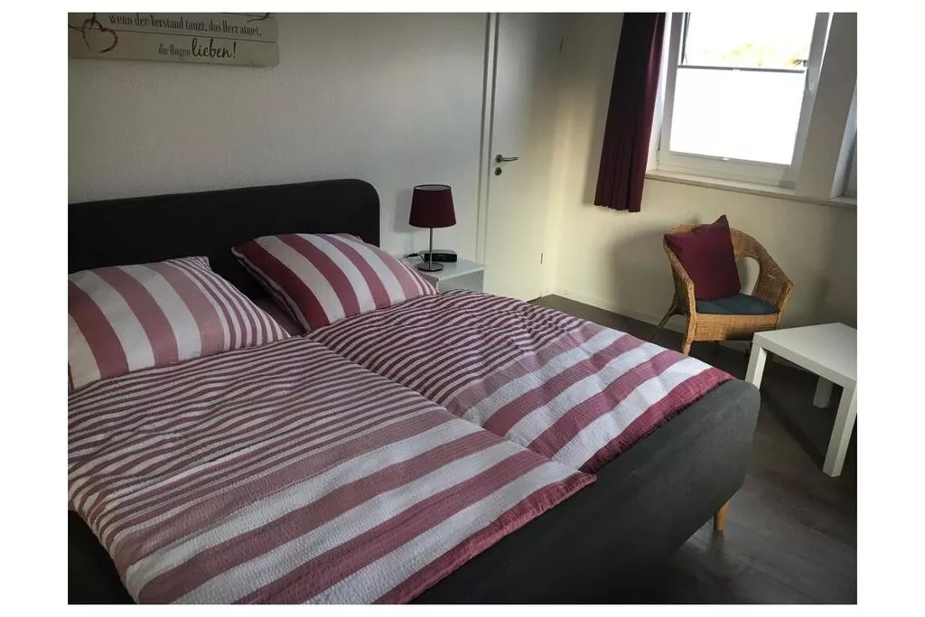 270846-Bedroom