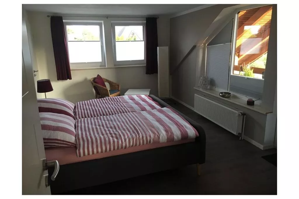 270846-Bedroom