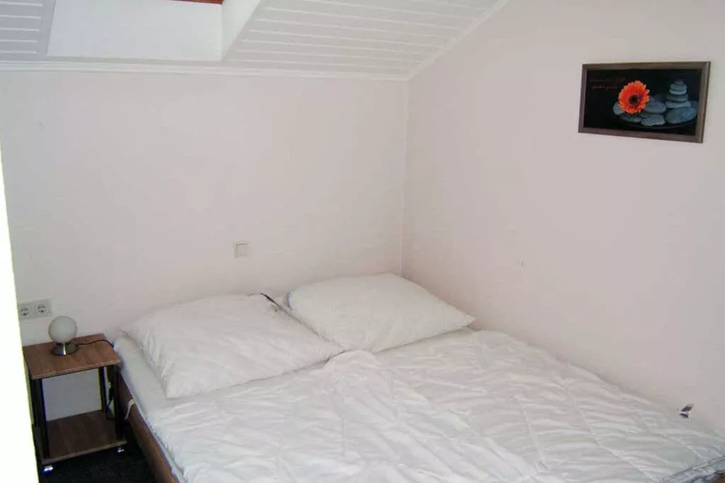 79421-Bedroom