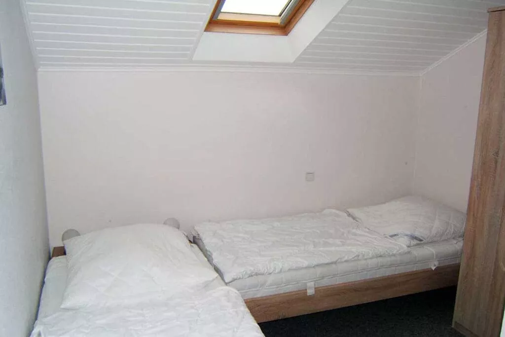 79421-Bedroom