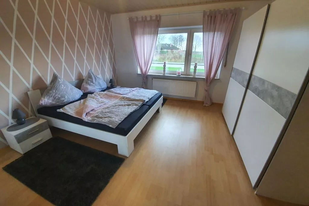 291420-Bedroom