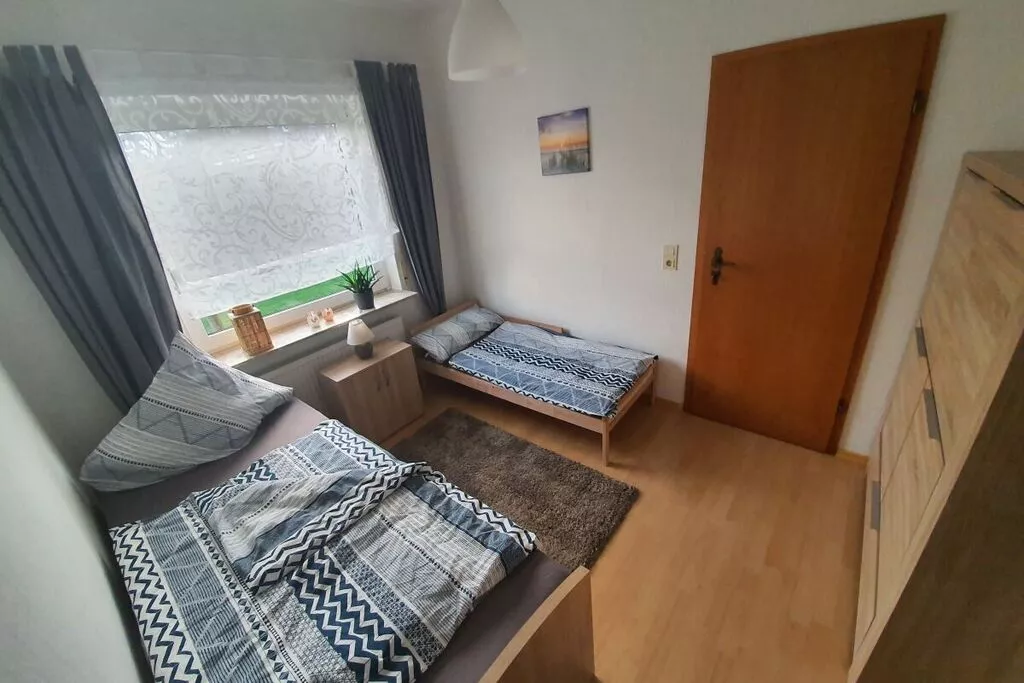 291420-Bedroom